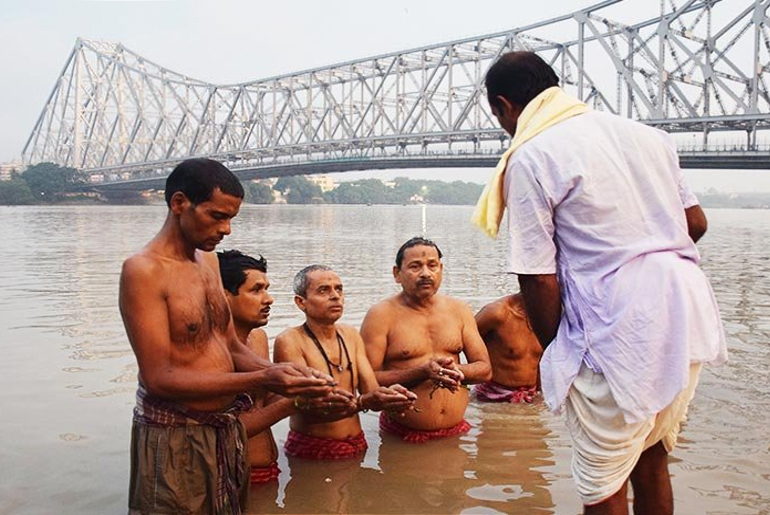 Kolkata Ghats Holy Dip