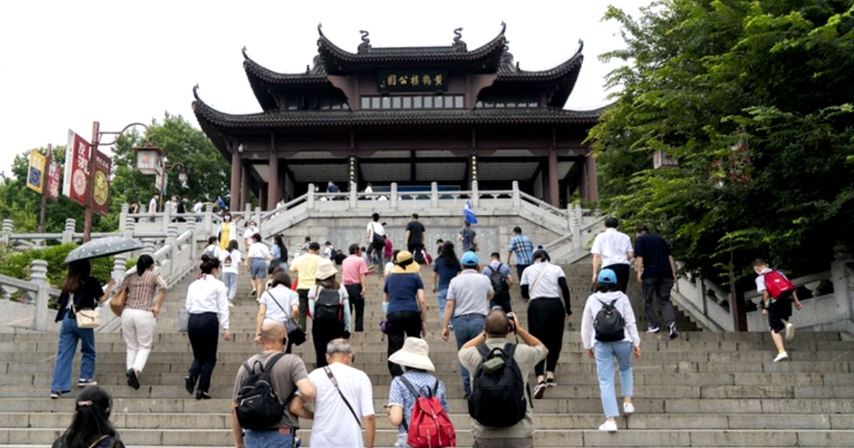 Wuhan In China Witnesses 18.8 Million Tourists During Golden Week