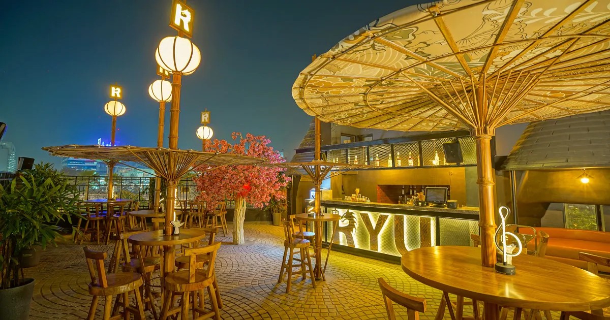 7 Charming Open Air Restaurants In Delhi NCR Perfect For A Winter Date