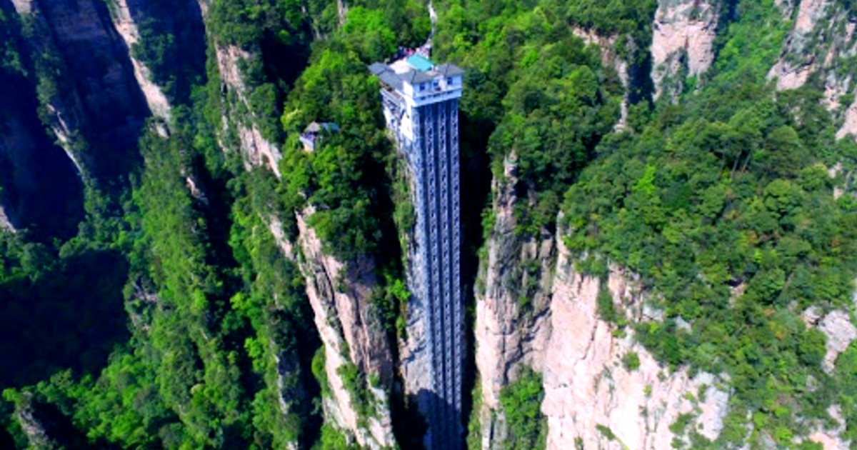 China Has The World’s Highest Outdoor Lift Situated On 1070 Ft High Avatar Cliff