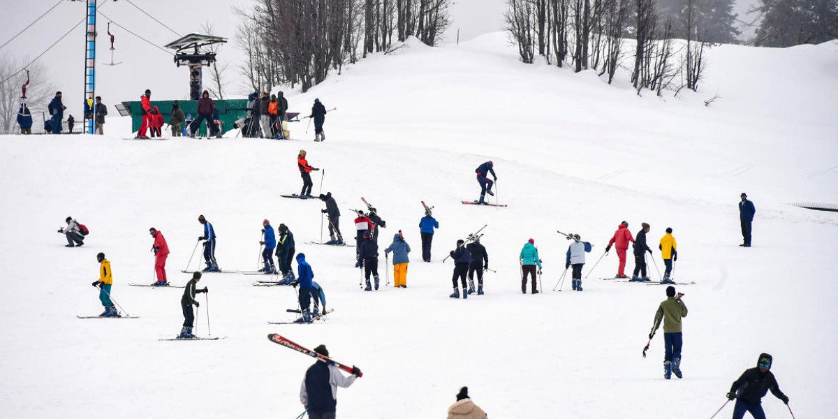 Jammu & Kashmir To Organise Winter Games, Carnival & Food Festival To Lure Tourists