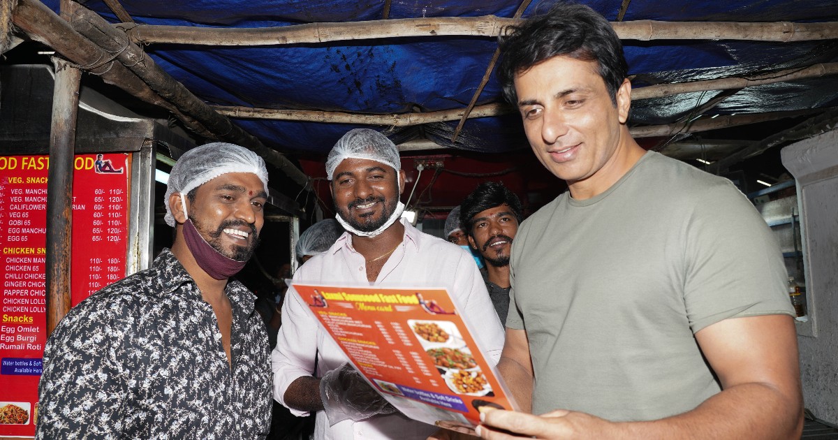Sonu Sood Eats Fried Rice At Hyderabad Stall Named After Him By Fan