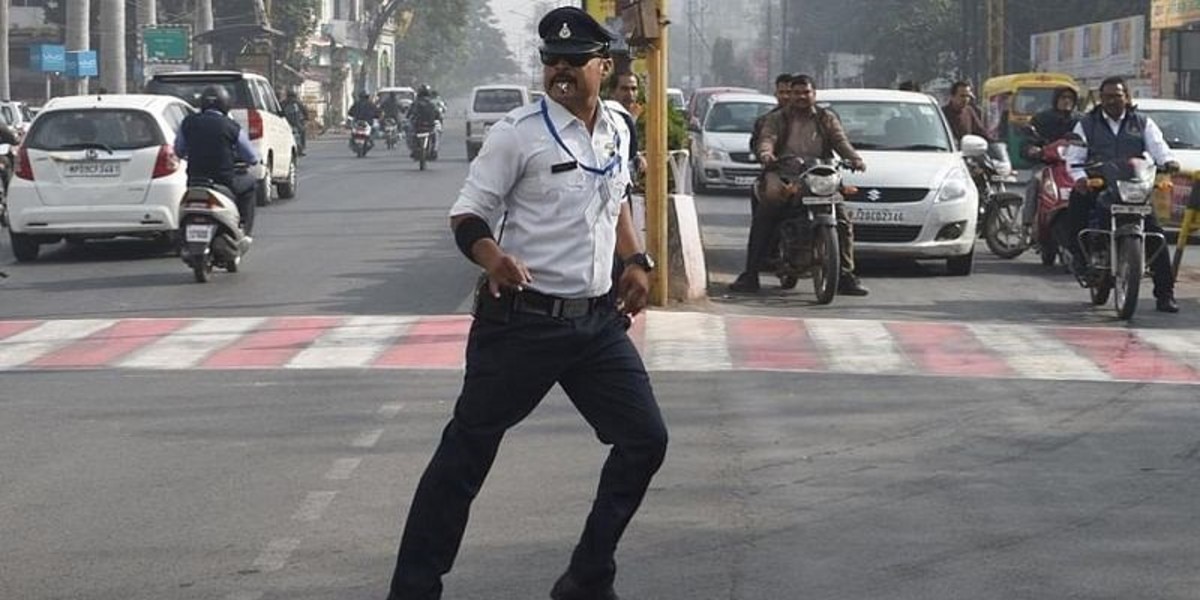 This Indore Cop Controls Traffic By Moonwalking; Spreads Smiles Across The City