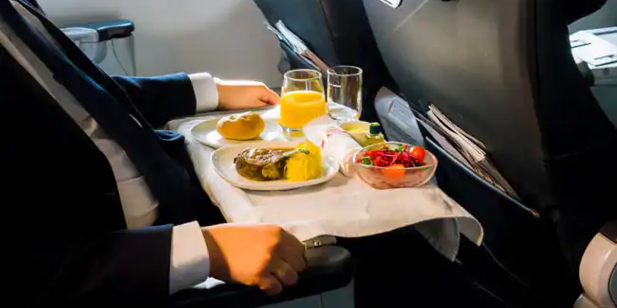 5 Gross In-Flight Foods That Airlines Serve & You Should Avoid