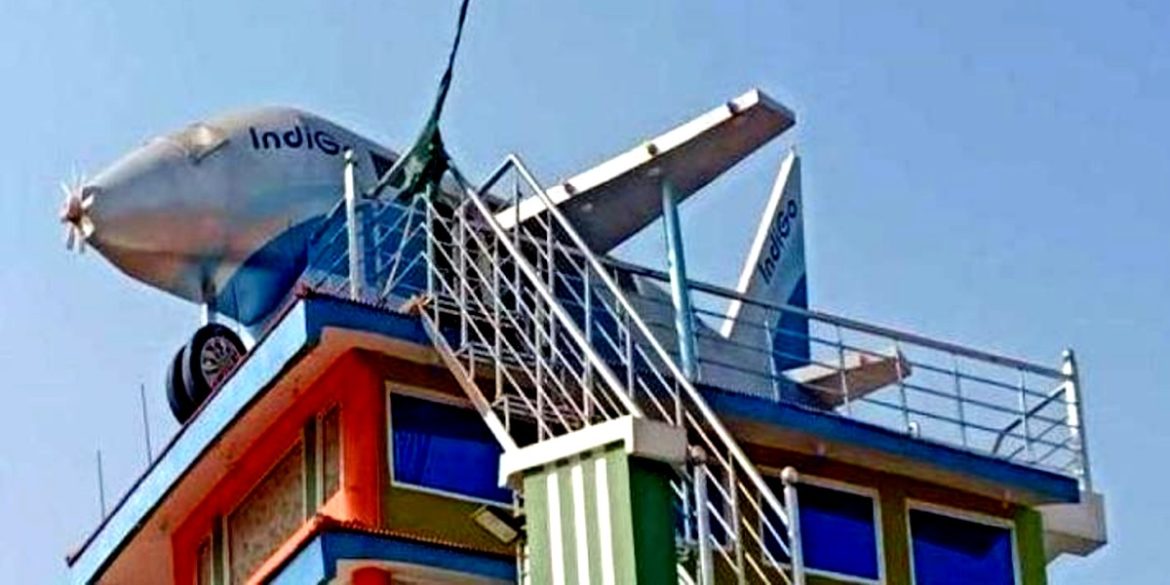 jharkhand airplane replica on rooftop