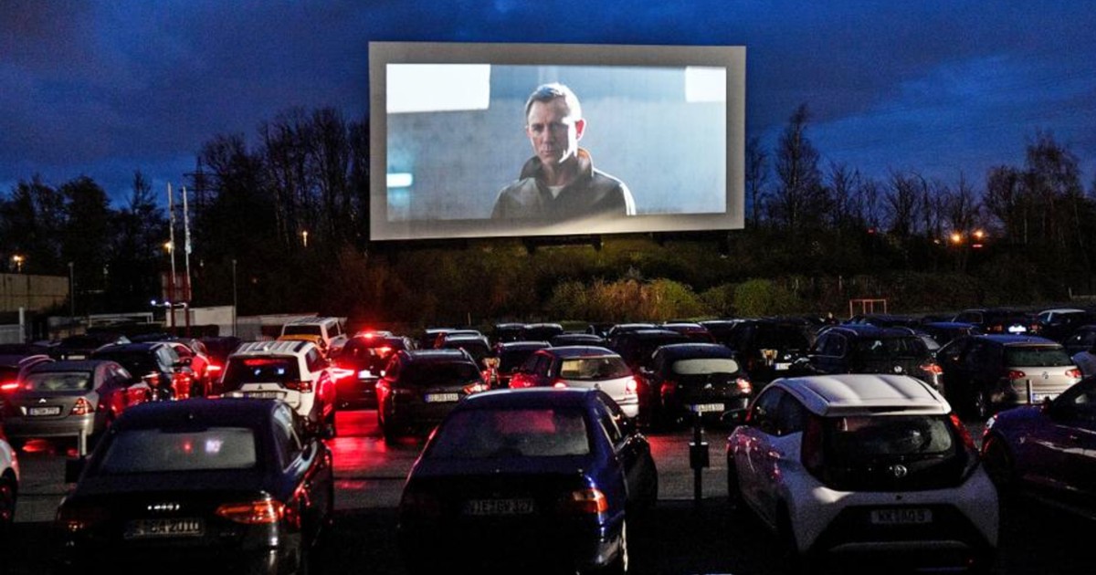 Madhya Pradesh Launches Drive-In Theatre With 100 Cars Capacity & Food Court