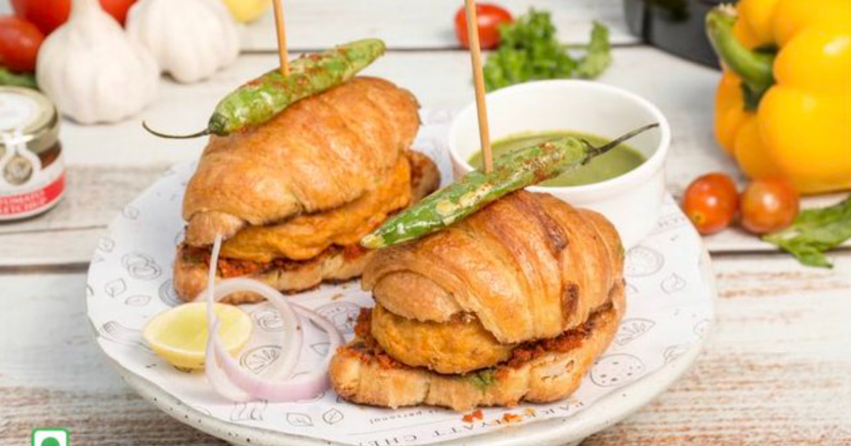 Croissant Vada Pav Is A Crazy Combo Offering Foodies A Blend Of Indian & Global Food
