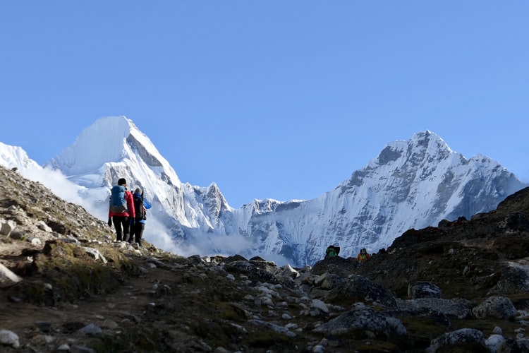 mount everest reopens 