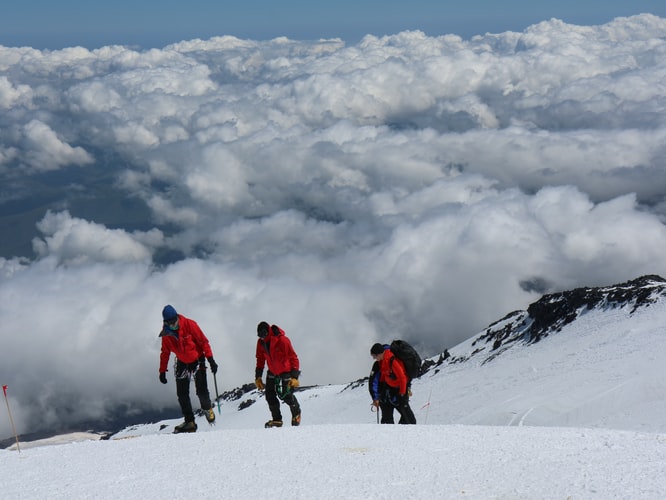 mount everest reopens 