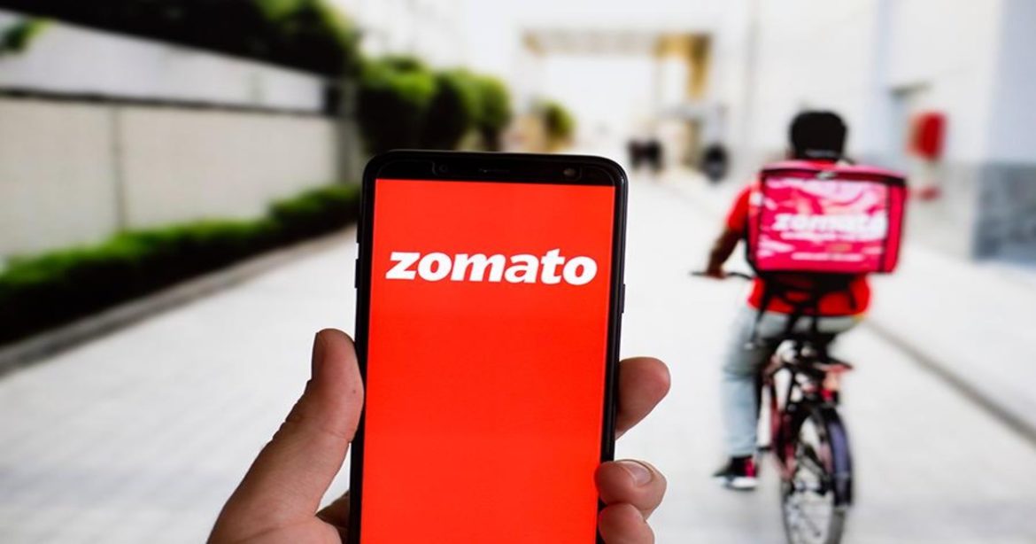Swiggy &amp; Zomato Might Charge You 5% GST On Food Delivery From Now On!