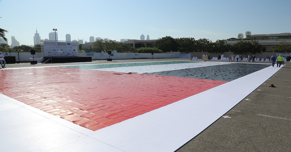 Dubai Sets Yet Another World Record; Makes The World’s Biggest Mosaic Emirati Flag