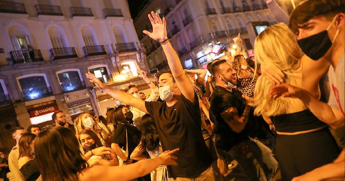 Spain Celebrates End Of Lockdown With People Dancing On Streets; Experts Warn Pandemic Not Over