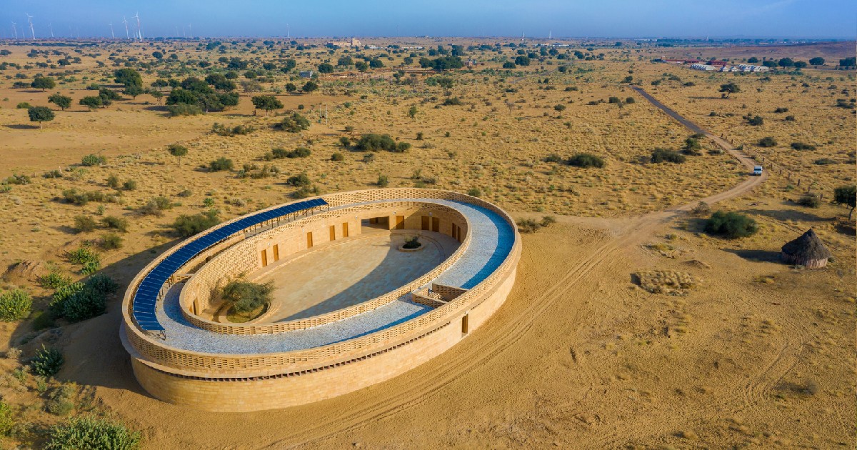 This Oval-Shaped School In The Heart Of Jaisalmer’s Thar Desert Stays Naturally Cool Without AC