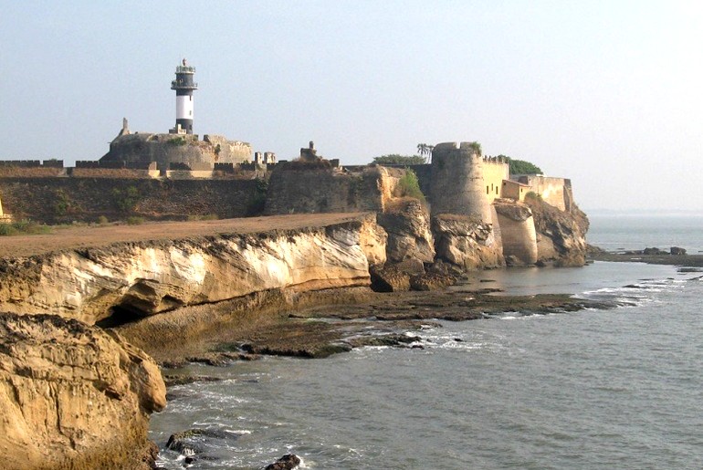 sea forts and water palaces in india 
