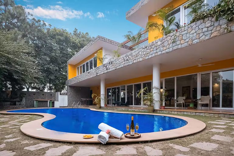 Pool villa near delhi
