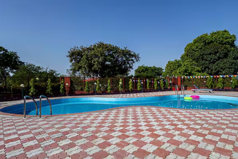 De Vivendi Farm- A Rural Luxury with Swim- Pool