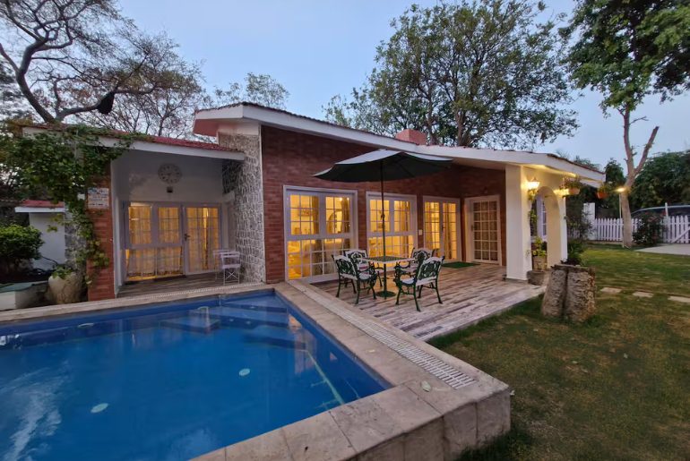Pool villa near delhi