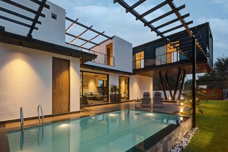 Pool villa near delhi