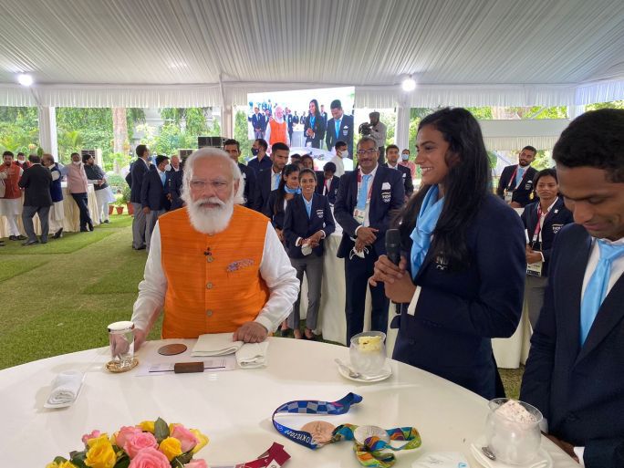 pm modi has breakfast with olympic athletes