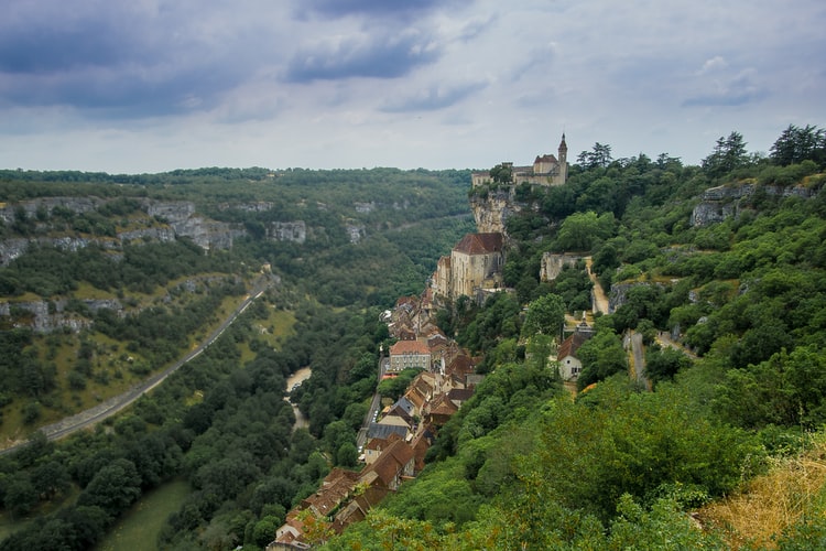 cliff side towns in the world 