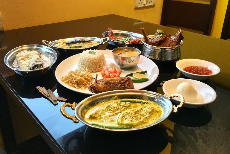 Authentic Kolkata Platters in Delhi