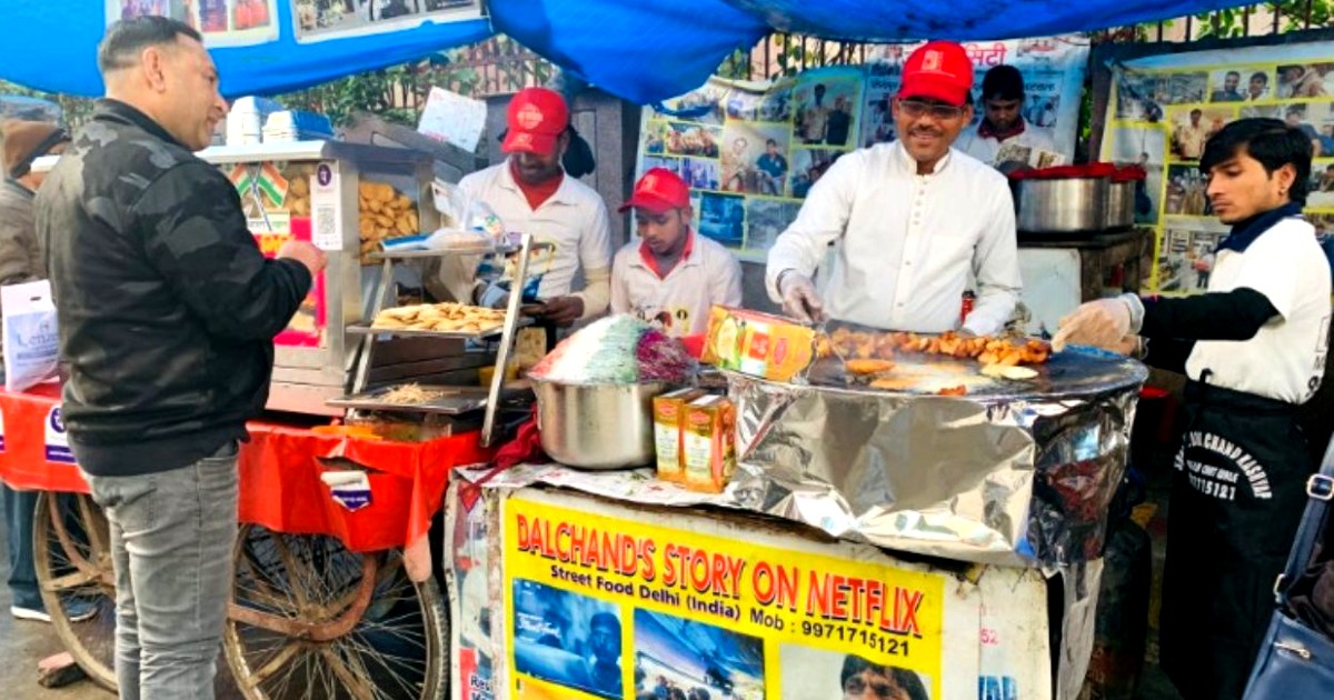 street food vendors in delhi struggle