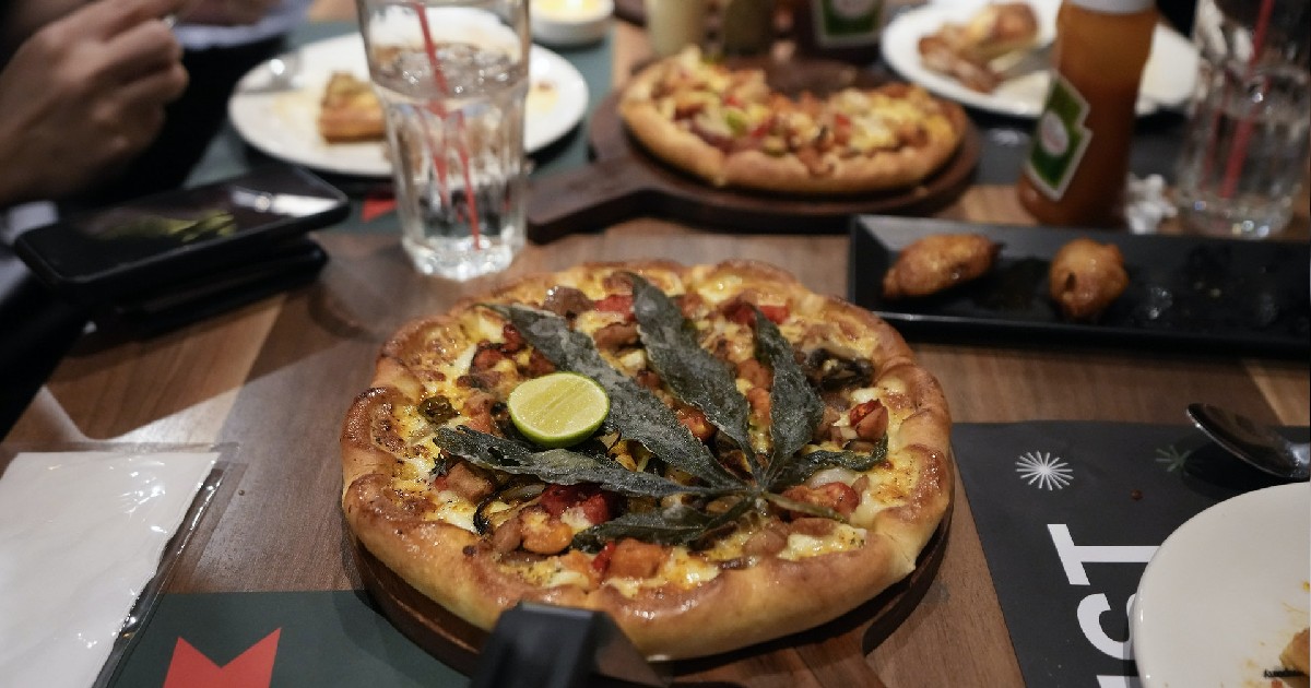 Marijuana Pizza Is A Food Trend In This Country And It Is Called ‘Crazy Happy Pizza’