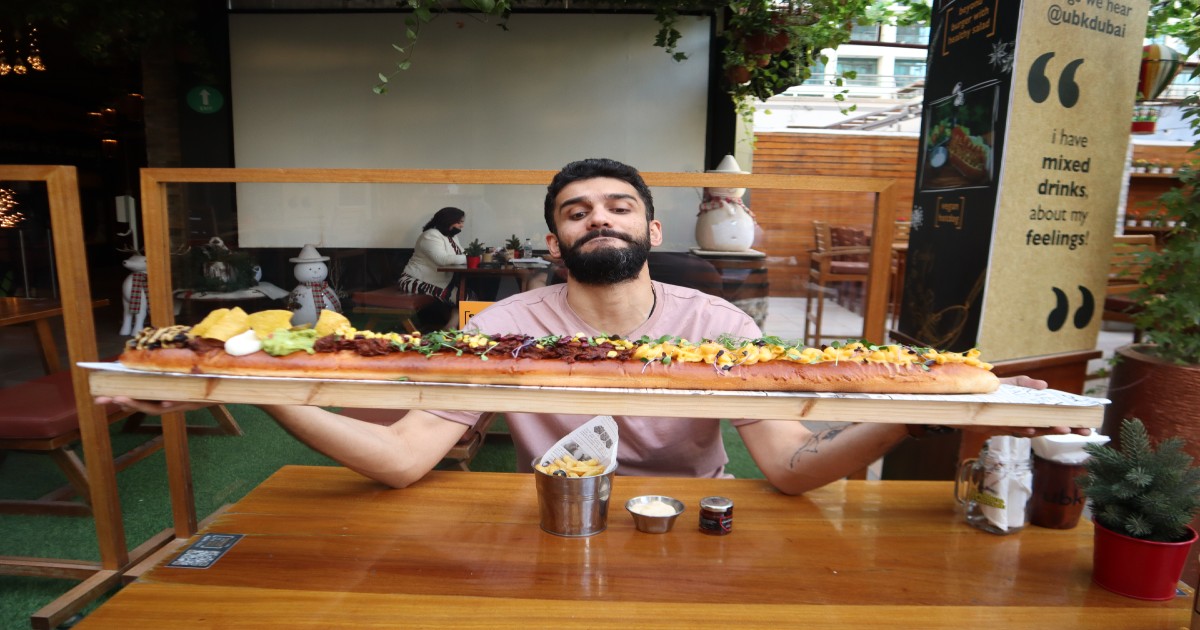 We Tried The Longest Hot Dog In The UAE Weighing 2.7 Kgs; The Monster Dog!