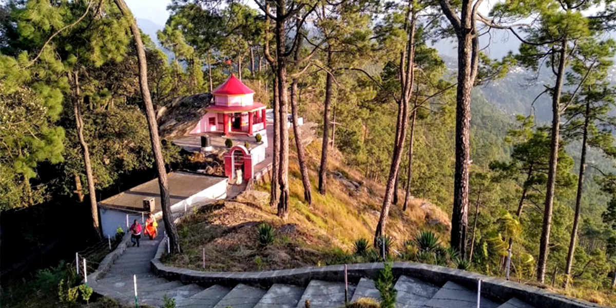 This Temple In Uttarakhand Known To Have High Cosmic Energy Has Hosted Swami Vivekananda, Bob Dylan & More!