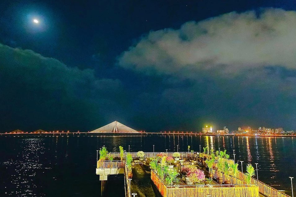 Mumbai’s New Dadar Viewing Deck Offers Amazing Views Of Bandra-Worli Sea Link