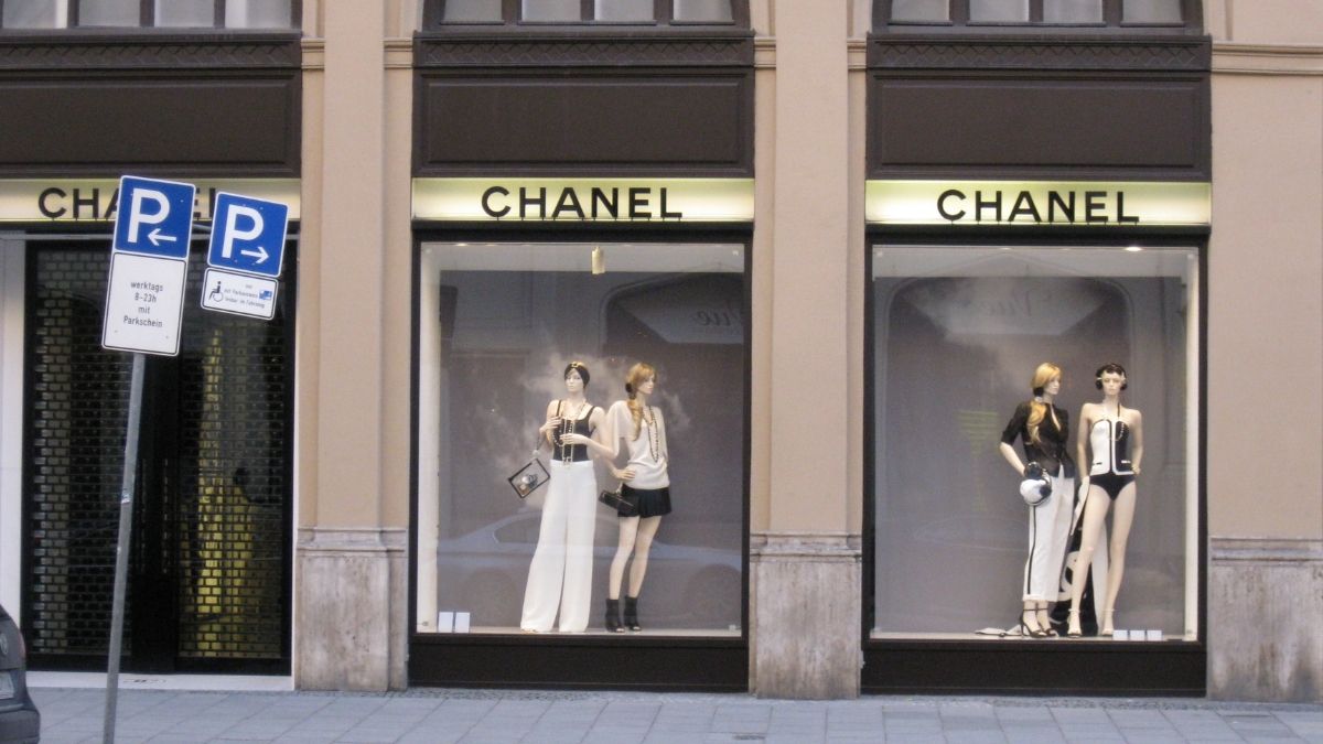 Chanel Refuses To Sell Products To Russian Shoppers In Dubai