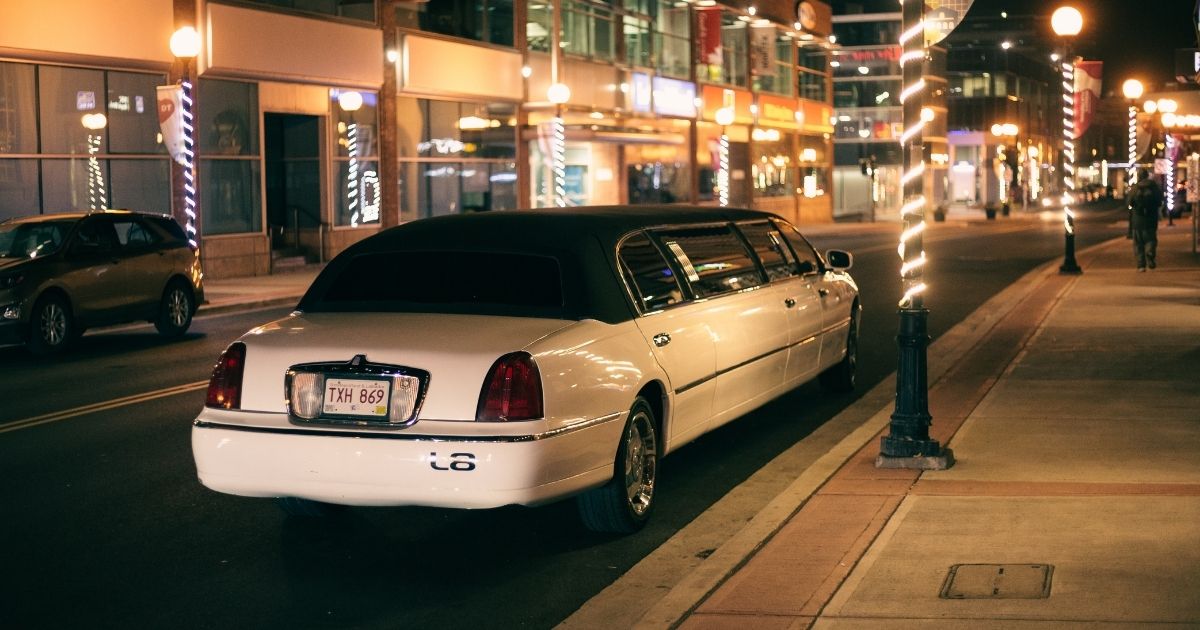 You Will Soon Be Able To Book Party Buses And Limousines On Uber