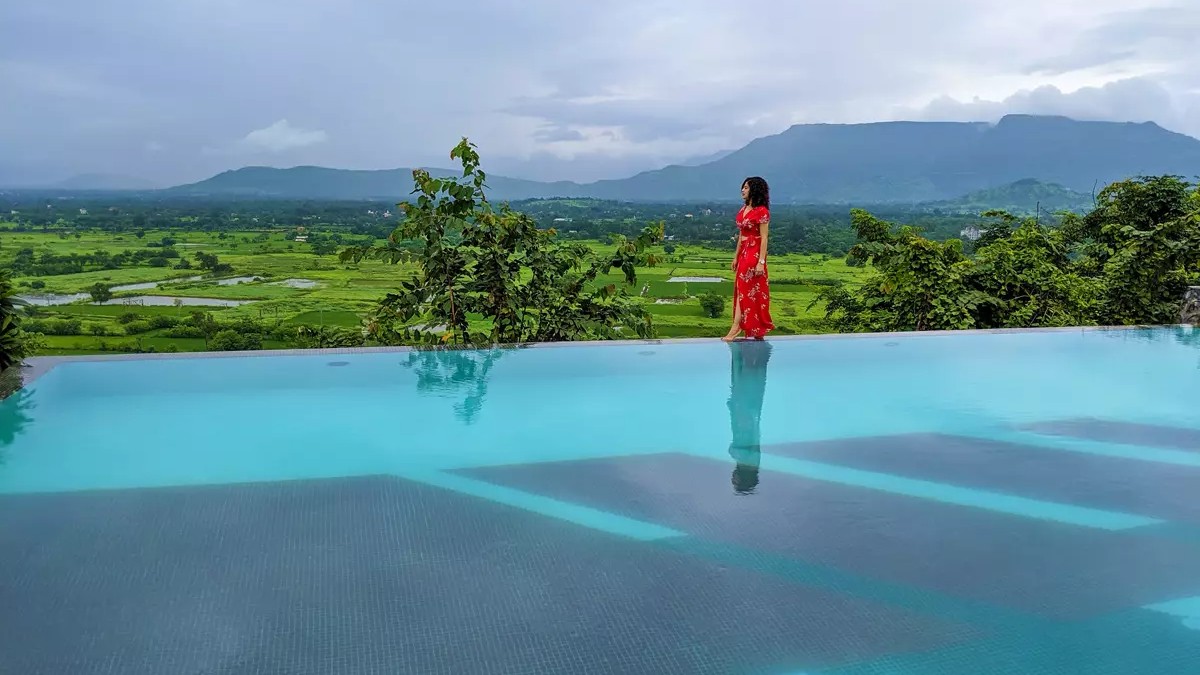 5 Best Stays With Infinity Pools To Book In And Around Mumbai