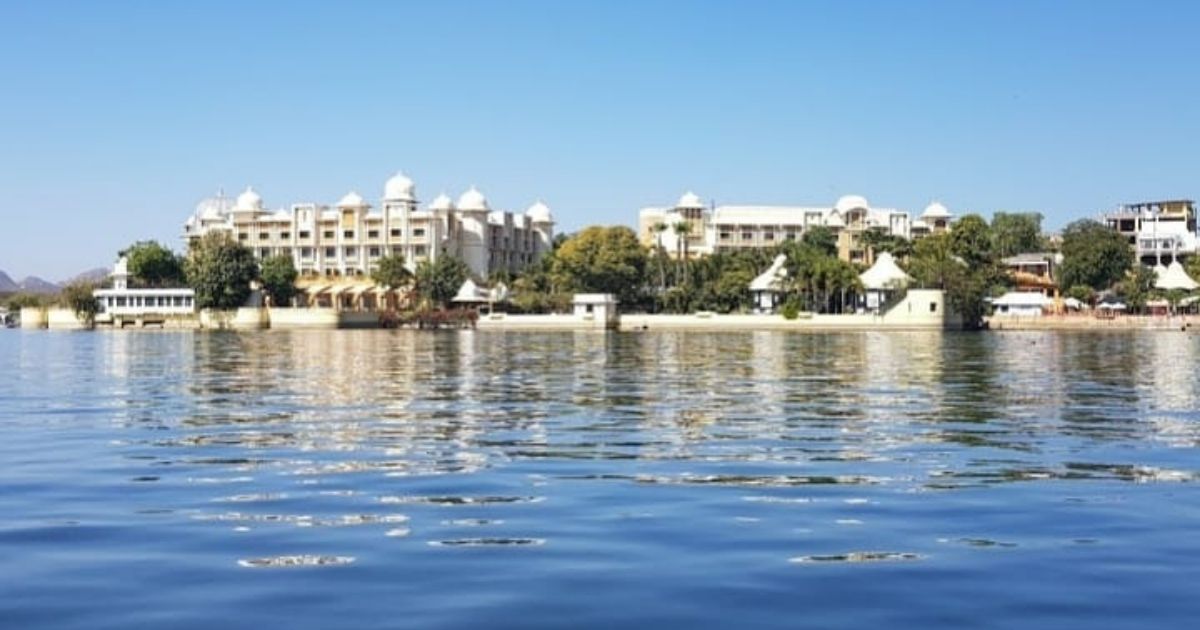 5 Stunning Lake-Side Stays In Udaipur Under ₹2500