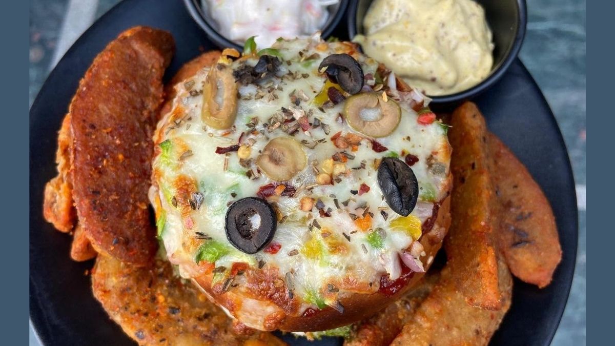 New Food Trend Pizza Burger Gives Foodies The Best Of Both Worlds