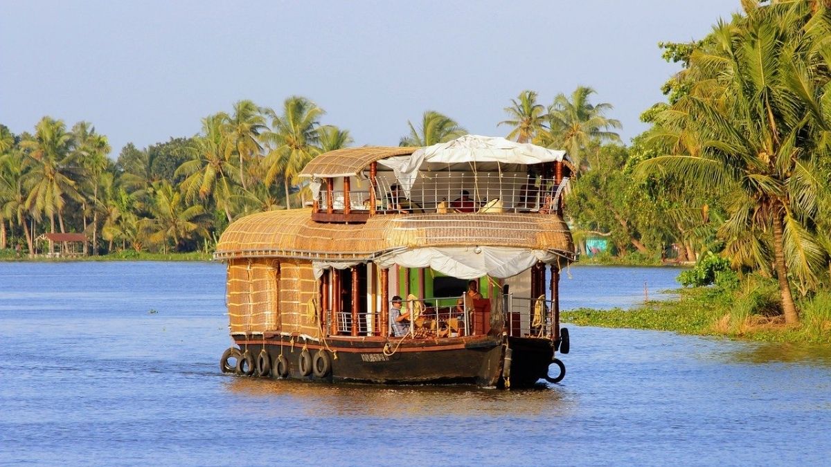 Book The IRCTC 5-Day Kerala Package With Houseboat Stay At Just ₹18,180