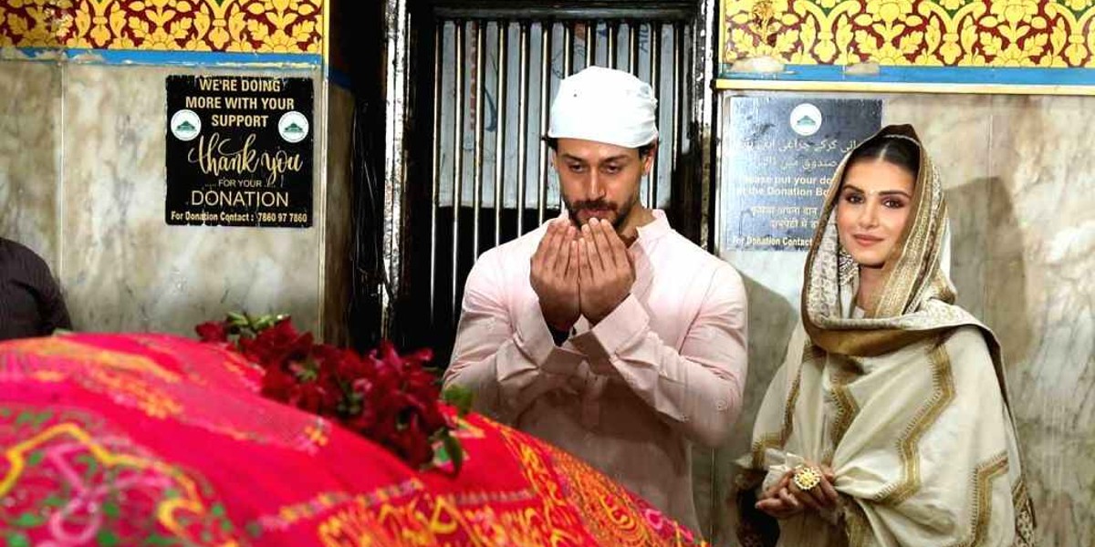 Tiger Shroff & Tara Sutaria Visit Mumbai’s Mahim Dargah That’s Known For Uniting People Of All Faiths