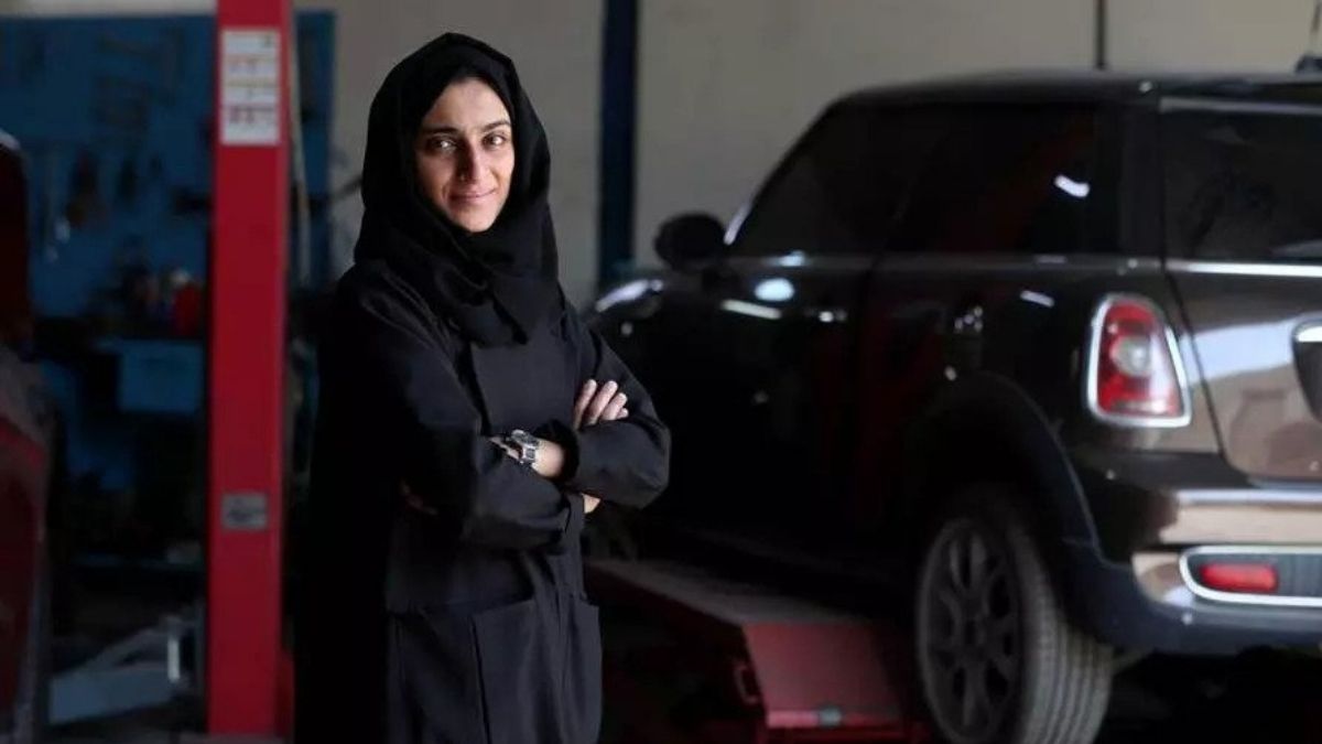 UAE President Sheikh Mohamed Called UAE’s First Emirati Female Mechanic To Fix His Car
