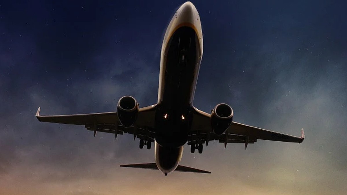 Does Overnight Flight Travel Save You Money? Here’s The Answer