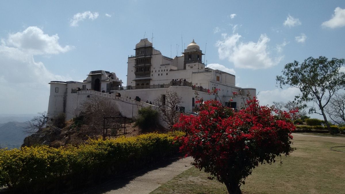 Sajjangarh Fort Is The Most Stunning Spot For A Pre-Wedding Photoshoot In Udaipur