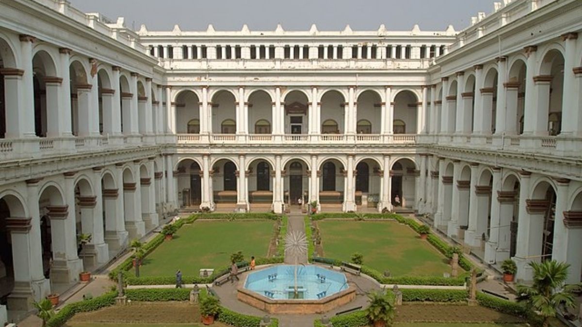 The Largest And Oldest Museum In the World Is In Kolkata With 35 Galleries Of Artifacts