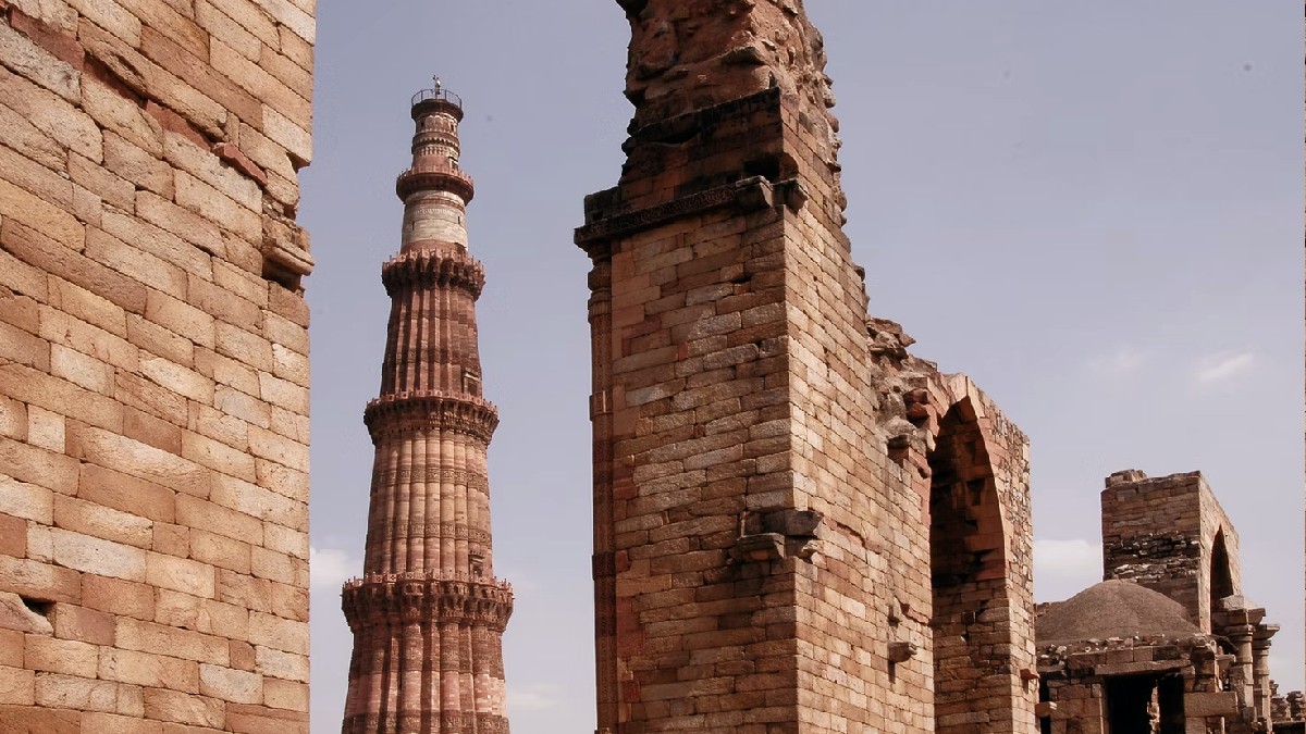 Part Of Qutub Minar Claimed To Have Been Built By Demolishing 27 Hindu And Jain Temples