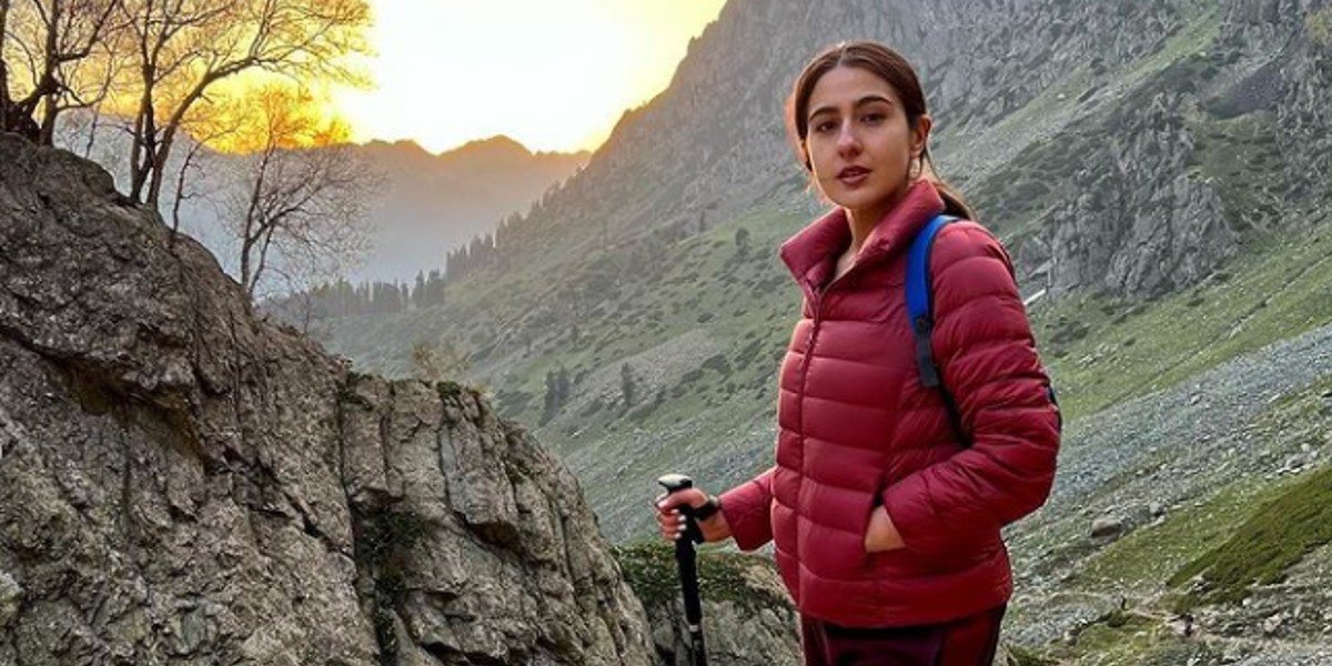 Sara Ali Khan Turns Kashmir Ki Kali During Trek Trip In Snowcapped Mountains