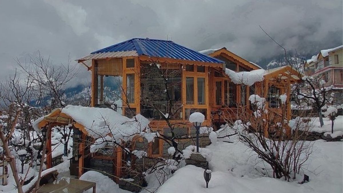 This Quaint, Wooden Homestay Near Chandigarh Offers 360 Degree Views Of The Mountains