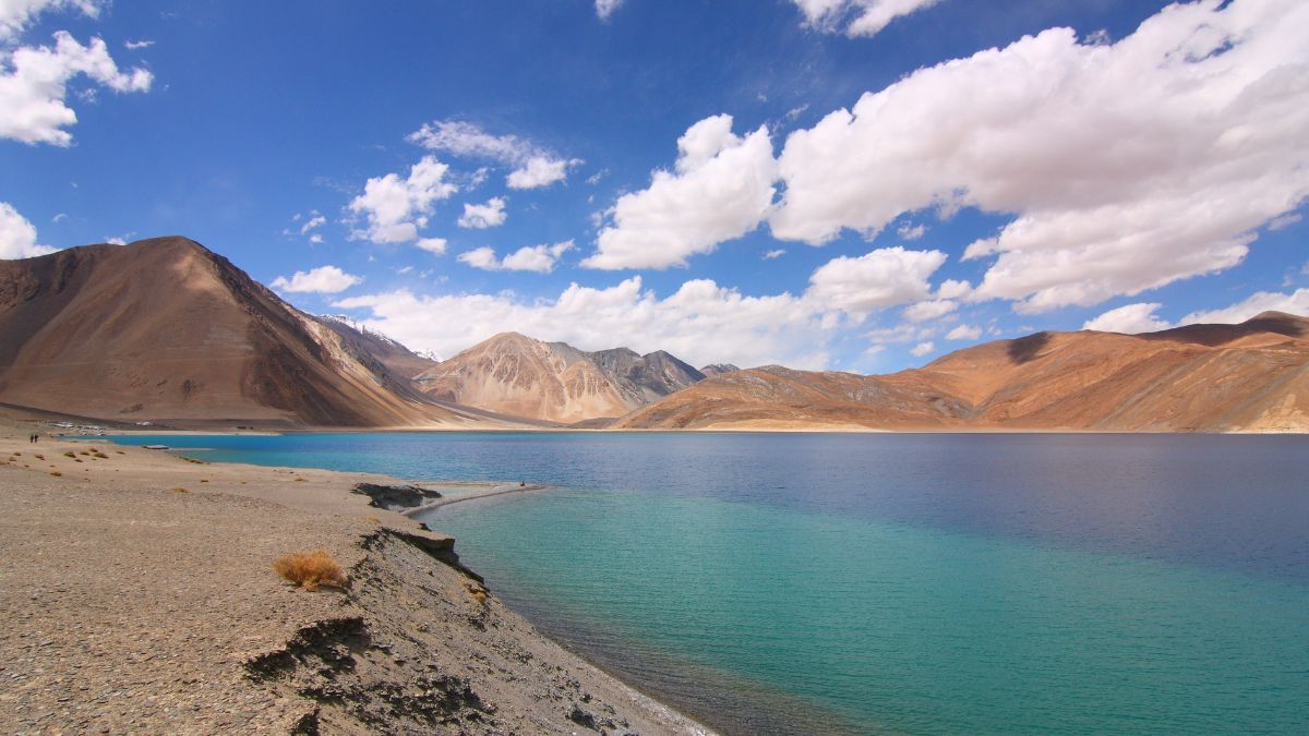 Jio 4G Will Now Work At Ladakh’s Pangong Lake; Tourists Can Stay Connected!