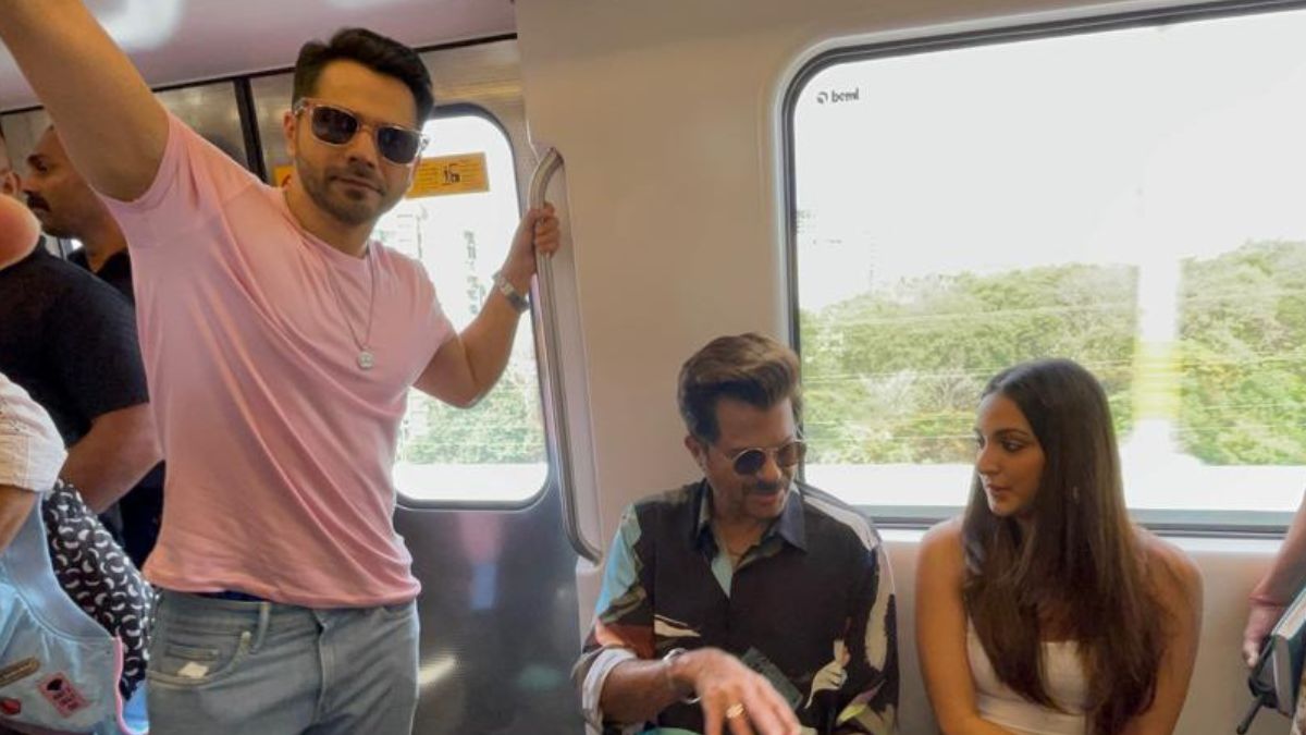 Anil Kapoor, Varun Dhawan, Kiara Advani Travel By Metro To Beat Mumbai Traffic