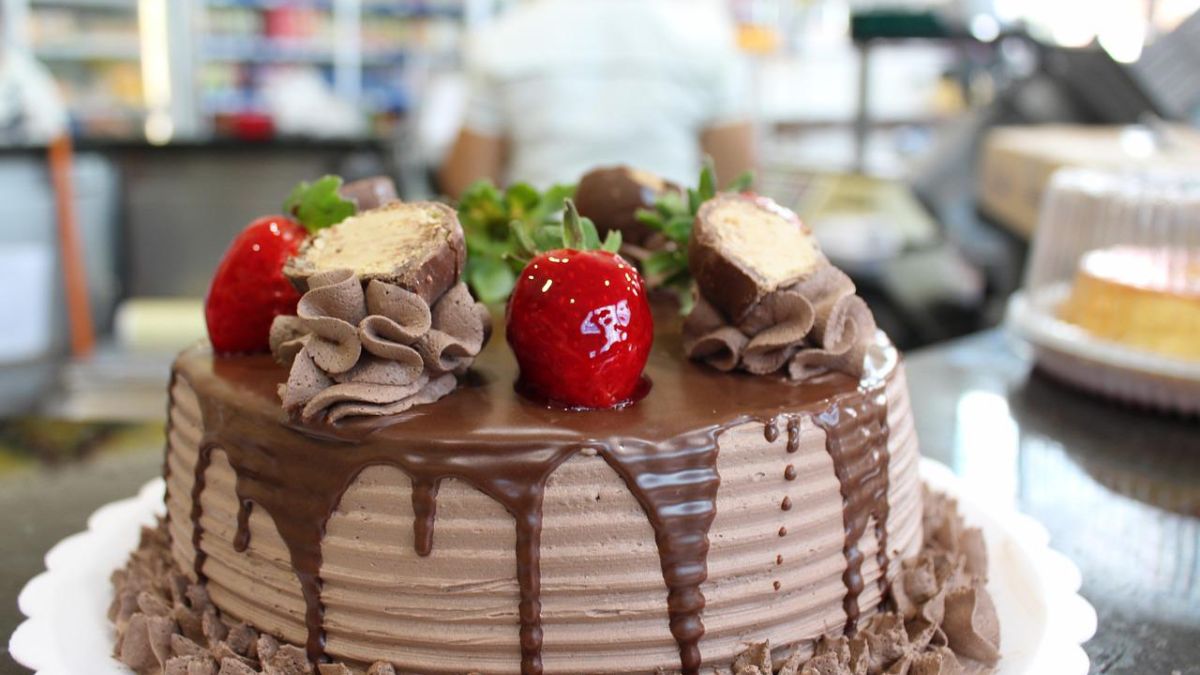 Navi Mumbai Man Loses ₹48,000 After Ordering Cake Online & Here’s Why!