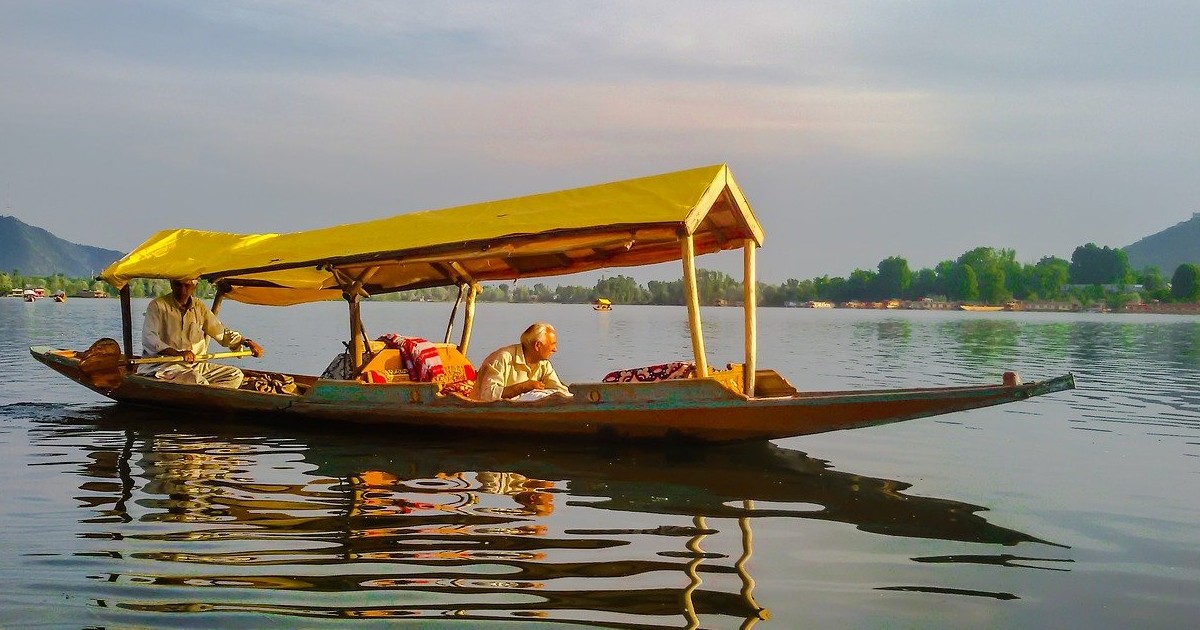 Kashmir’s Dal Lake Will Get 5 New Tourist Village Surrounded By Stunning Vistas