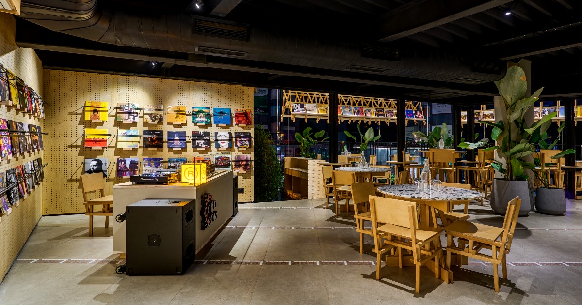 Sip Beer & Listen To Vinyl Records At India’s First Beer & Vinyl Bar In Bangalore