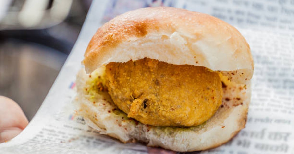 Godrej Veg Oils Finds Out Best Vada Pav Outlets In Maharashtra & Crowns ‘Vada Pav Cha Raja’ 